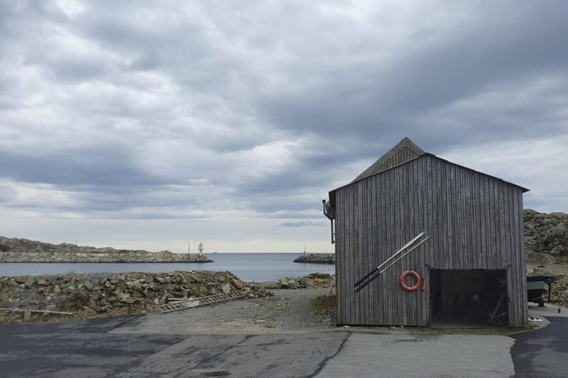 Båthus ved havnen